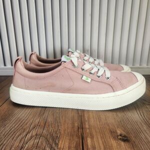 Cariuma OCA Low Rose Womens Sz 8.5 Pink Distressed Canvas Skater Sneakers Shoes